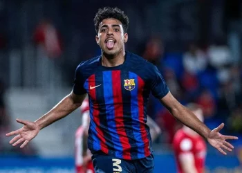 برشلونة يفكر مليا في استعادة نجمه المغربي