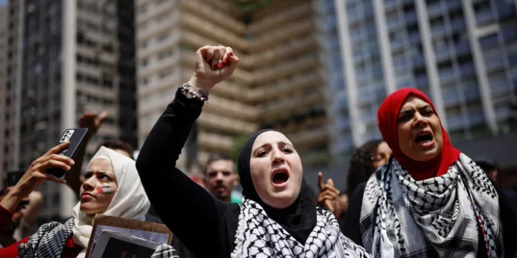 بمناسبة اليوم العالمي للمرأة.. رابطة حقوقية تتضامن مع النساء الفلسطينيات
