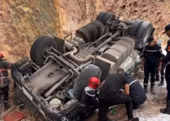 شاحنة تتعرض للإنقلاب ضواحي طنجة