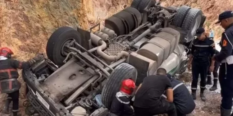 شاحنة تتعرض للإنقلاب ضواحي طنجة