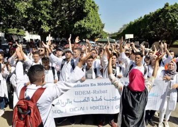 مطالب لأخنوش بالتدخل لحل أزمة طلبة الطب والصيدلة