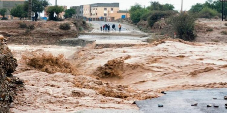مص_ر_ع شخص بسبب السيول بإقليم الحسيمة