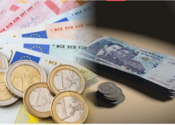 الدرهم ينخفض أمام الدولار