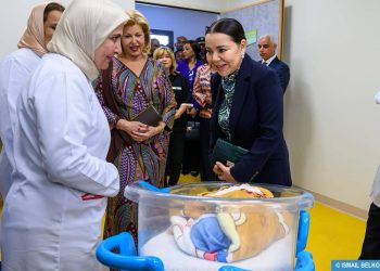 الأميرة للا أسماء ودومينيك واتارا تزوران مقر مؤسسة للا أسماء