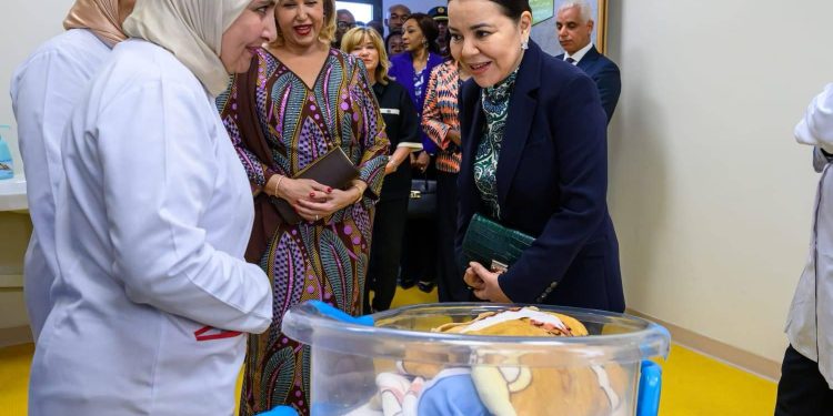 الأميرة للا أسماء ودومينيك واتارا تزوران مقر مؤسسة للا أسماء