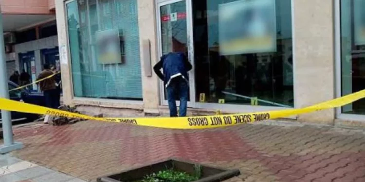 توقيف شخصين متورطين في سرقة وكالة لتحويل وصرف الأموال بتطوان