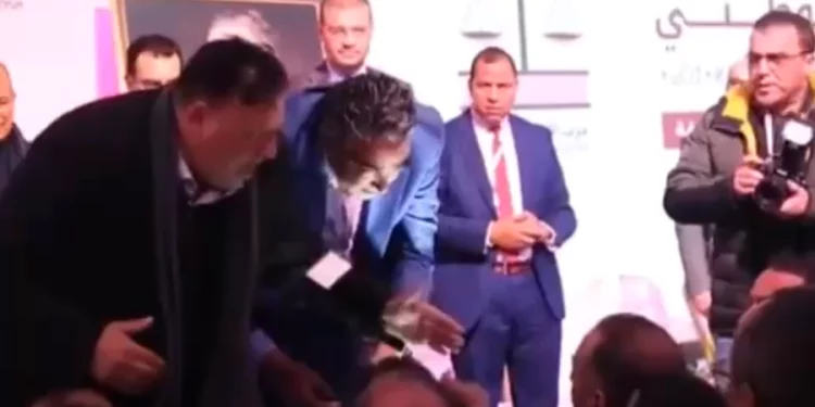 صفع برلماني من الاستقلال يقود إلى توقيف عضوين