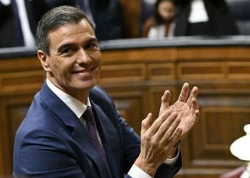 بيدرو سانشيز يقرر البقاء في منصبه
