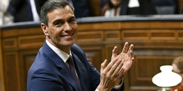 بيدرو سانشيز يقرر البقاء في منصبه