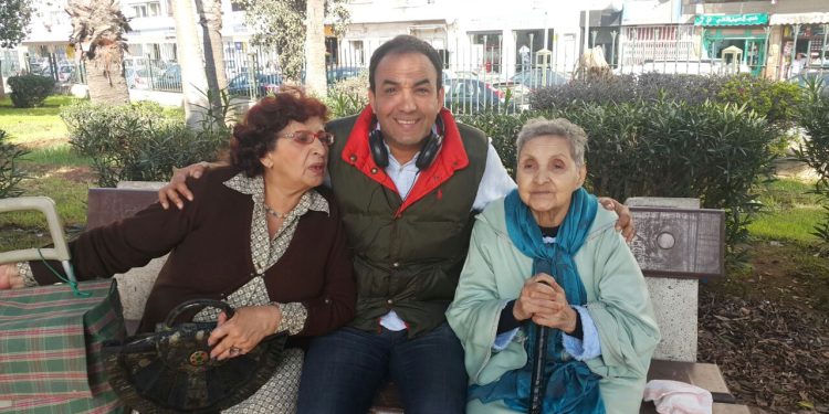 الفنان رشيد الوالي يدخل على خط الأزمة الصحية التي ألمت بالفنانة عائشة ماه ماه