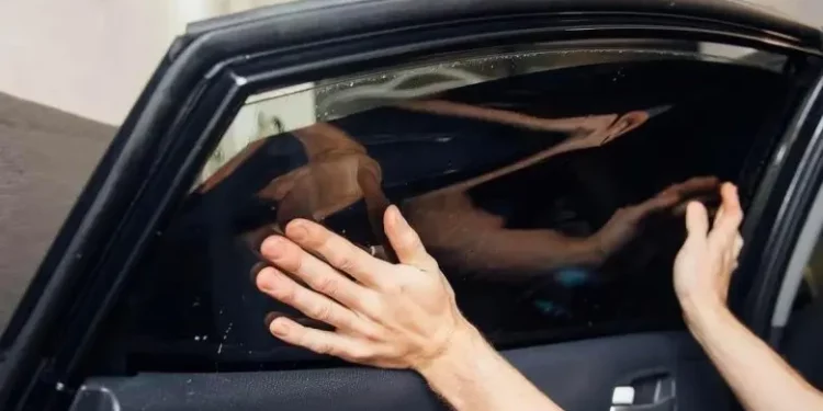 وزير النقل يكشف العقوبات المتعلقة بزجاج المركبات المعتم