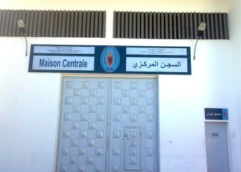 المخدرات تتسبب في الإطاحة بموظف بسجن علي مومن