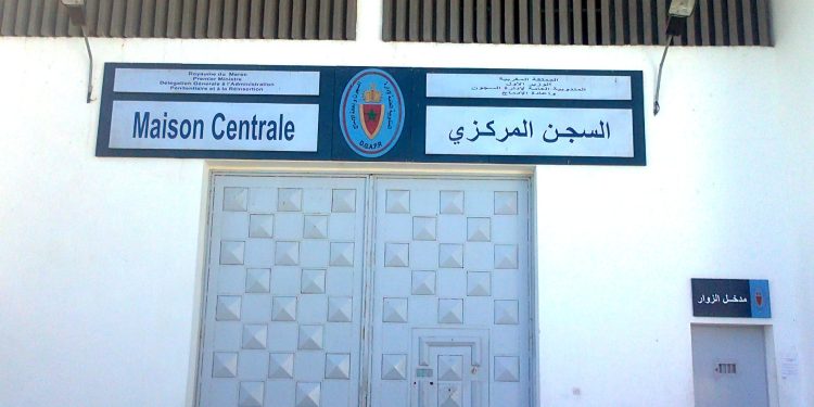 المخدرات تتسبب في الإطاحة بموظف بسجن علي مومن