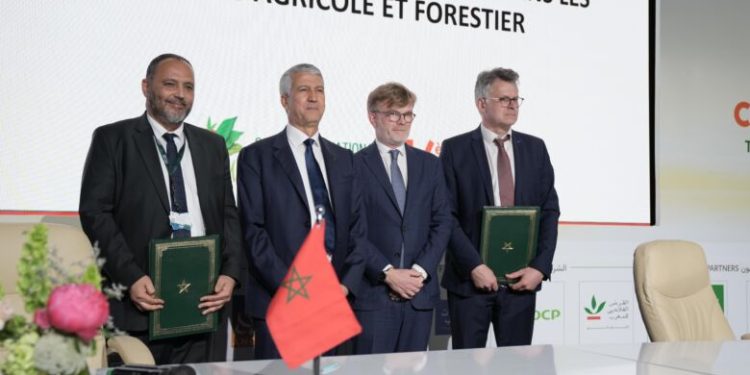 التوقيع على خارطة طريق للشراكة في مجالي الفلاحة والغابات بين المغرب وفرنسا