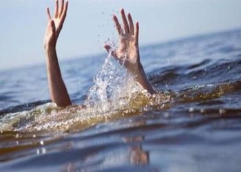 مص_رع شاب بالشاطئ البلدي لطنجة