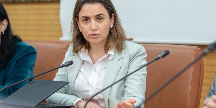 غيثة مزور تعقد اجتماع عمل مع اللجنة المغربية لكأس العالم 2030