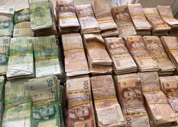 توقيف شخص وحجز خمسة كيلوغرامات من الكوكايين وضبط أزيد من ثمانية ملايين ونصف مليون درهم بطنجة