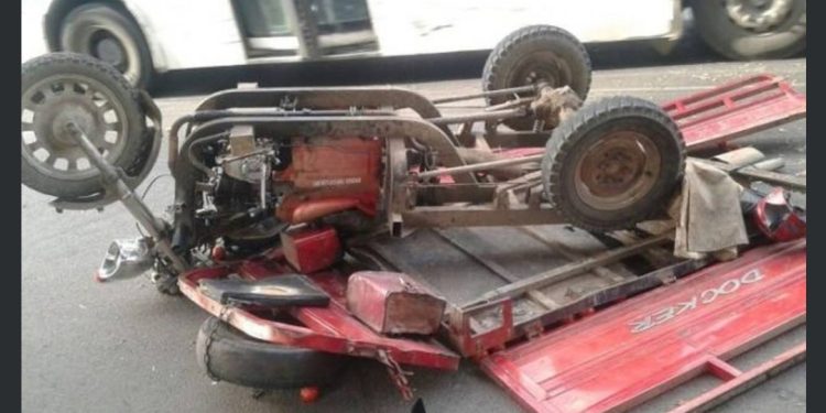 مص_رع سائق “تريبورتور” في حادث خطير بوجدة