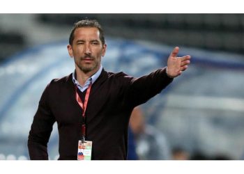 بنعسكر يحدد موعد الإعلان عن قائمة أسماء اللاعبين المغادرين القلعة الحمراء