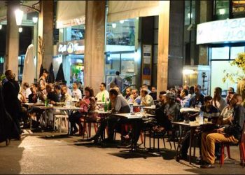 أرباب المقاهي والمطاعم بالمغرب يكشفون حقيقة الزيادة في ثمن خدمات المقاهي بعد العيد