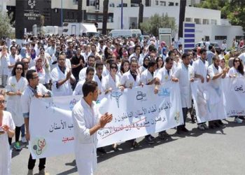 طلبة الطب يؤجلون مسيرتهم الوطنية كـ “حسن نية”