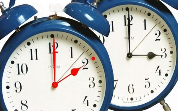 وزارة الانتقال الرقمي تعلن العودة إلى الساعة القانونية