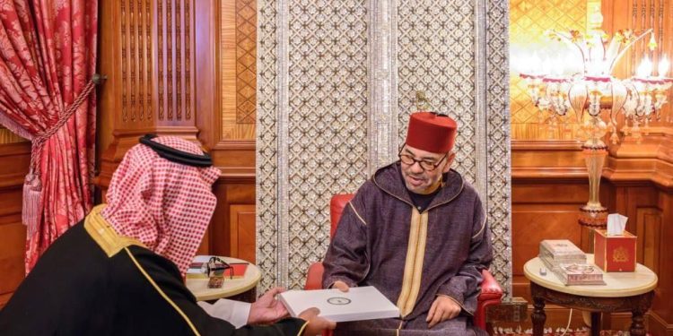 الملك يستقبل الأمير تركي بن محمد بن فهد بن عبد العزيز آل سعود مبعوث ملك السعودية