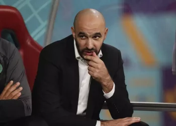 الركراكي في ورطة بعد إصابة نجم مغربي