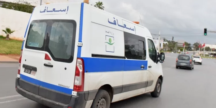 سيارة إسعاف تنقلب بين مدينة مراكش وورززات