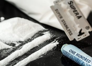 أمن الناظور يبحث مع شخصين أحدهما مقدم شرطة يشتبه تورطهما في حيازة وترويج الكوكايين