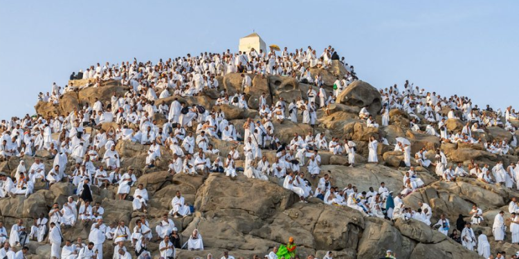 أزيد من مليون و833 ألف حاجا وحاجة يؤدون مناسك الحج لموسم1445هـ
