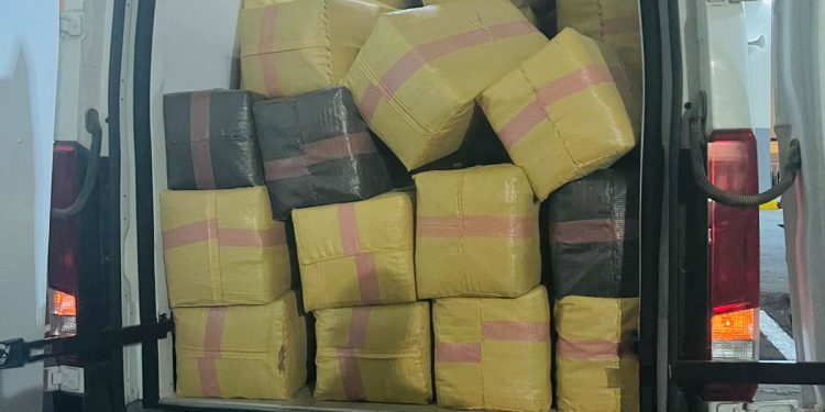 إحباط محاولة تهريب ثلاثة أطنان و900 كيلوغرام من مخدر الشيرا بالدارالبيضاء