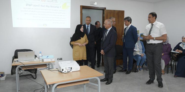وزير التعليم يتفقد ظروف سير الدورة التكوينية حول مقاربة التدريس وفق المستوى المناسب