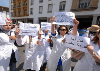 مهنيو قطاع الصحة يصعدون من إحتجاجاتهم على ٱيت الطالب