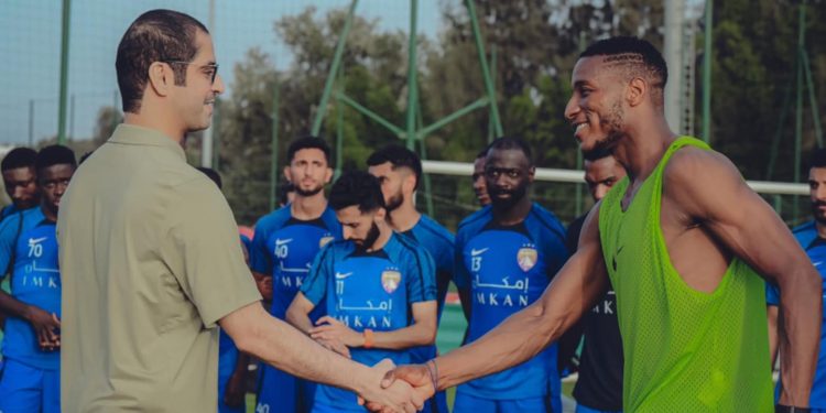 سلطان بن حمدان يعزز معنويات نادي العين في معسكر الرباط