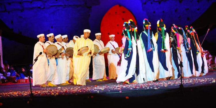 مهرجان الفنون الشعبية: إيقاعات تراثية وأهازيج فلكلورية تؤثث ليالي ساحة جامع الفنا بمراكش