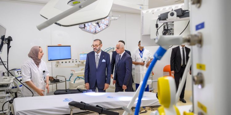 الملك يعطي تعليماته لإطلاق العمل بمستشفى محمد السادس بالحسيمة ومستشفى الزموري بالقنيطرة