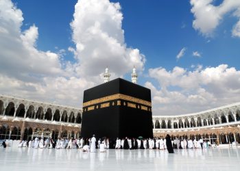 وزير سابق يروي تفاصيل مرافقته للأميرة الراحلة للا لطيفة لأداء مناسك العمرة