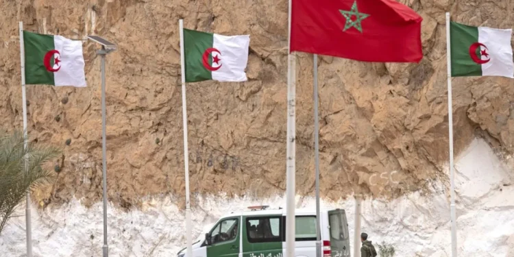 الجزائر تفتح حدودها بشكل إستتنائي مع المغرب