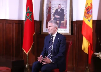 وزير الداخلية الإسباني يشيد بالتزام الملك محمد السادس بتنمية المغرب وتقدمه
