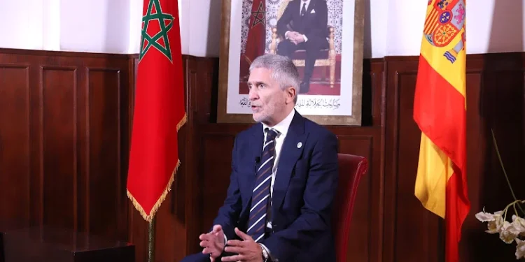 وزير الداخلية الإسباني يشيد بالتزام الملك محمد السادس بتنمية المغرب وتقدمه