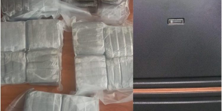 توقيف سيدة أجنبية حاولت تهريب مخدرات من طنجة إلى لندن