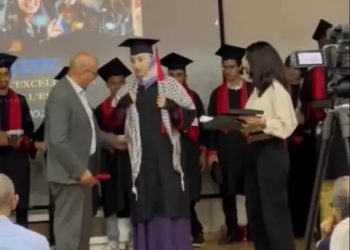 امتناع عميد كلية تسليم جائزة لطالبة ترتدي الكوفية الفلسطينية يساءل أخنوش
