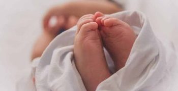 رضيع متخلى عنه بباب مسجد يستنفر السلطات بتطوان