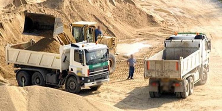 حماة المال العام يدخلون على خط مقالع الرمال