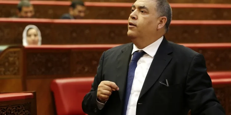 لفتيت يعدد الإجراءات المتخذة لمواجهة ارتفاع أسعار التذاكر خلال العيد