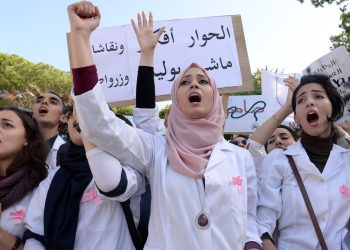 الأغلبية البرلمانية: هناك أيادي خفية وراء احتجاجات كليات الطب والصيدلة
