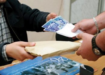 اعتقال موظف بتهمة تلقي الرشوة