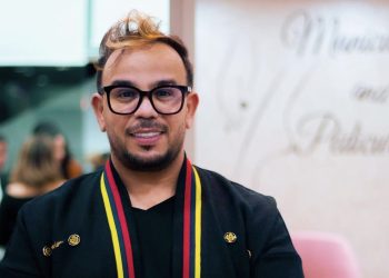 بسبب “قبلة” جواد قنانة يهاجم المؤثرة خولة وزوجها