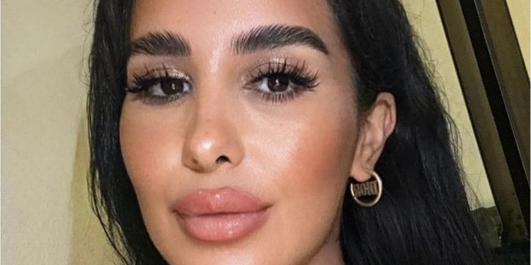 الإعلامية لمياء البكري تجر متابعا إلى القضاء